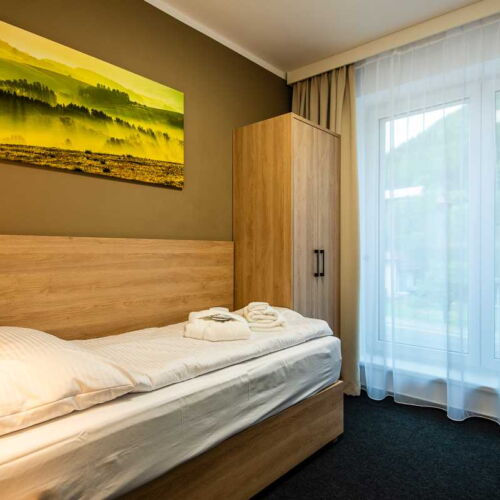 Camera single cu aer condiționat cu duș