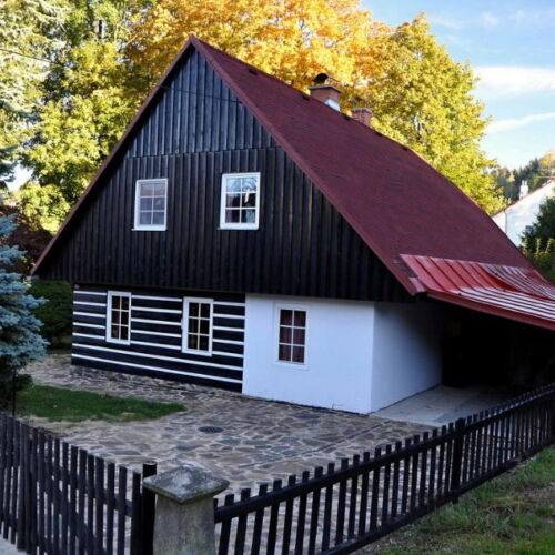 Chalupa (jako celek) se sprchou s privátní koupelnou mimo apartmán pro 15 os.