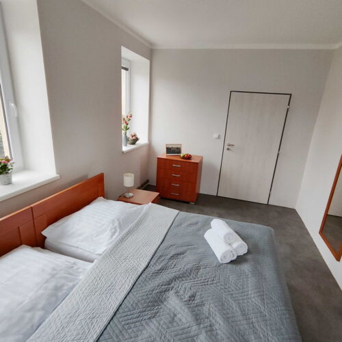 Apartman se sprchou s privátní koupelnou mimo apartmán pro 2 os.