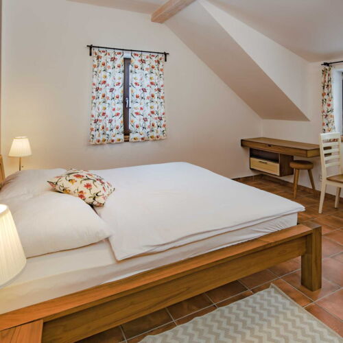 Apartman se sprchou s vlastní kuchyňkou s manželskou postelí s 1 ložnicí