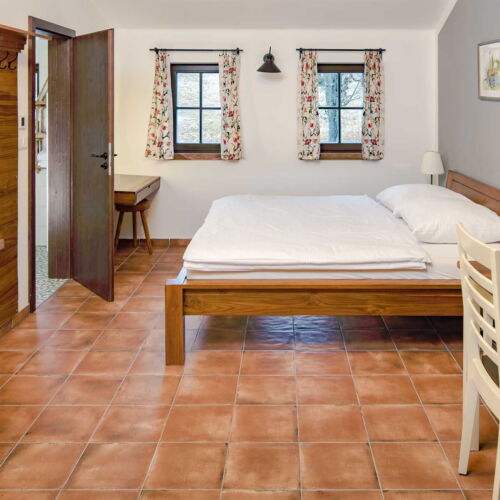 Apartman se sprchou s vlastní kuchyňkou s manželskou postelí s 1 ložnicí