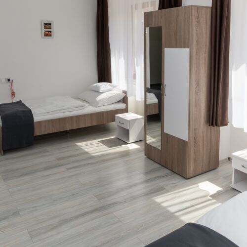 Camera twin classic accesibil(a) persoanelor cu dizabilitati