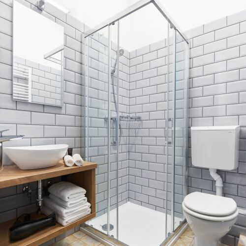 Kertre néző emeleti franciaágyas szoba