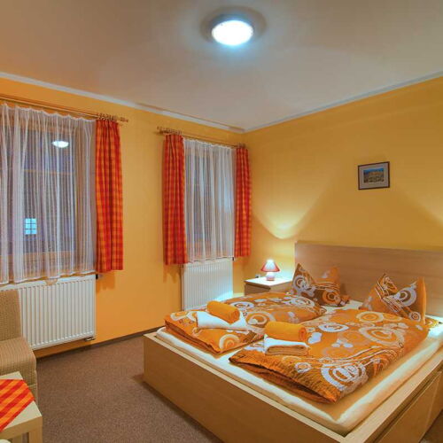 Apartman se sprchou s privátní koupelnou mimo apartmán pro 4 os. (s možností přistýlky)