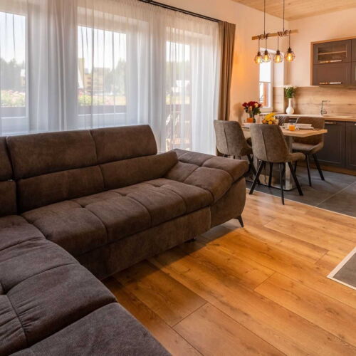 Apartman se sprchou s privátní koupelnou mimo apartmán pro 4 os.