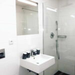 Komfort Dreibettzimmer mit Dusche