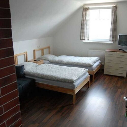 Apartament cu duș cu chicinetă proprie cu 1 camera pentru 4 pers. (se poate solicita pat suplimentar)