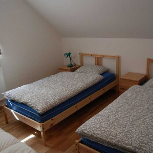 Apartament cu duș cu chicinetă proprie cu 2 camere pentru 6 pers. (se poate solicita pat suplimentar)