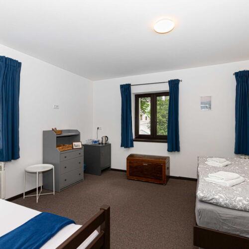 Standard Pokoj se sprchou pro 5 os.