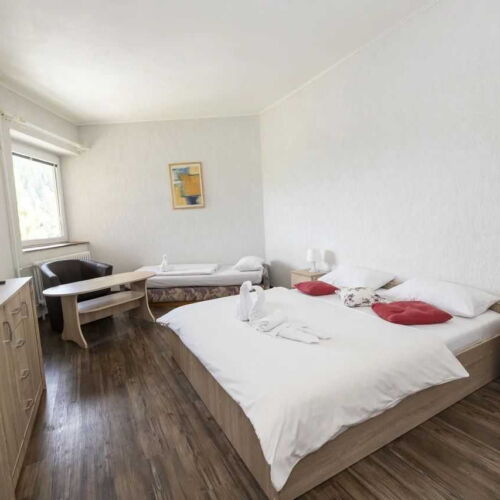 Standard 5 Person Room 