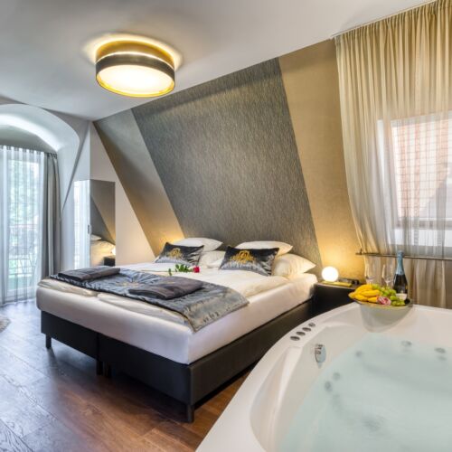 Suita deluxe cu balcon cu 1 camera pentru 2 pers.