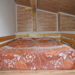 Tetőtéri franciaágyas szoba (pótágyazható)