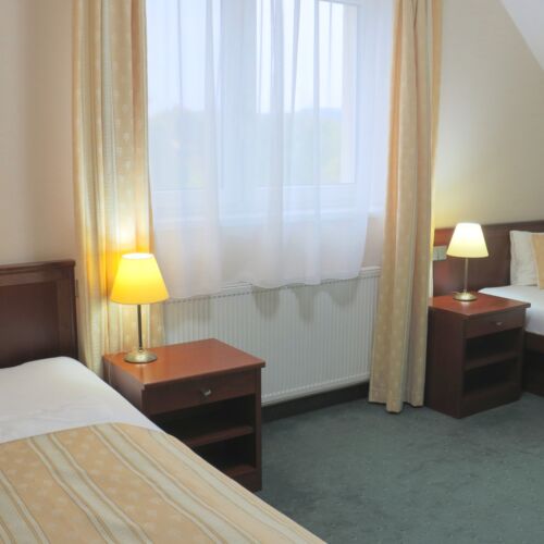 Pokoj s koupelnou se sprchou pro 2 os.