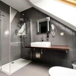 Zuhanyzós légkondicionált háromágyas szoba (pótágyazható)