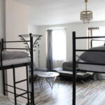 Dormitory - można rezerwować łóżka z prysznicem