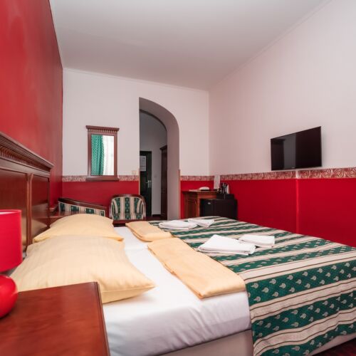 Pokoj se sprchou tV s plochou obrazovkou pro 2 os.