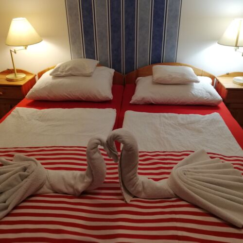 Apartament studio cu balcon pentru 2 pers. (se inchirieaza doar integral)