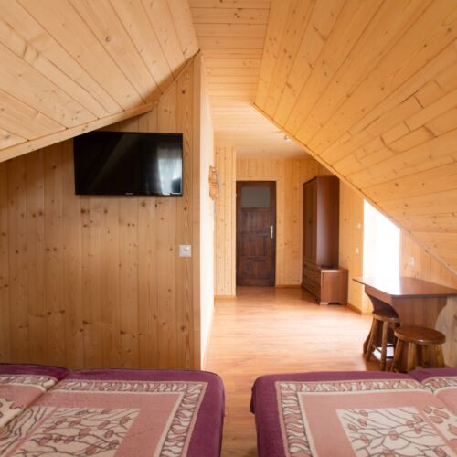 Pokój 4-osobowy z balkonem z widokiem na góry