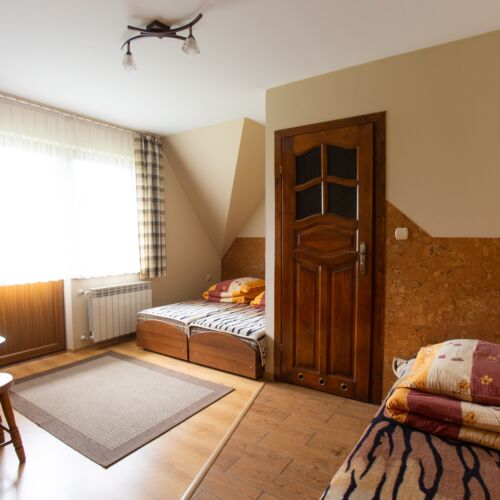 Pokój 3-osobowy z balkonem z widokiem na góry