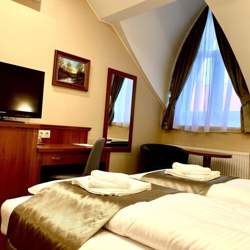 Camera twin standard la etaj (se poate solicita pat suplimentar)