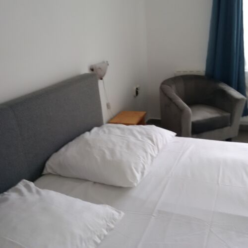 Suita la etaj cu chicinetă proprie cu 1 camera pentru 2 pers.