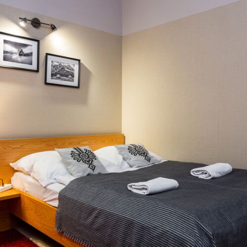 Apartament cu grup sanitar cu chicineta proprie cu 1 camera pentru 2 pers.