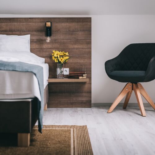 Camera twin classic la mansardă (se poate solicita pat suplimentar)