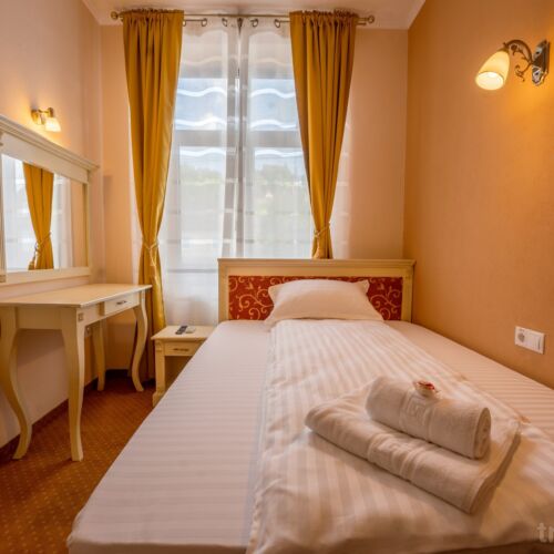 Camera single cu baie cu aer condiționat