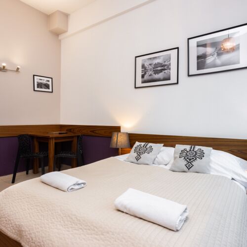 Apartament cu grup sanitar cu chicineta proprie cu 1 camera pentru 2 pers.