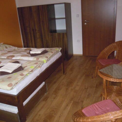 Pokoj se sprchou  pro 3 os.