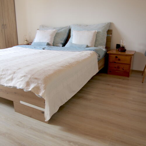 Chata (jako celek) pro 8 os. s výhledem do zahrady na přízemí