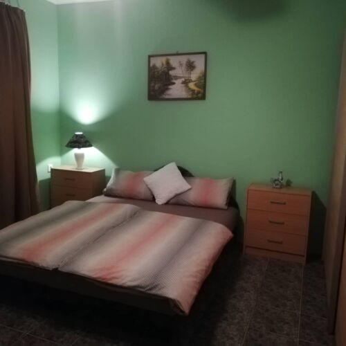Apartament la parter cu 2 camere pentru 4 pers.