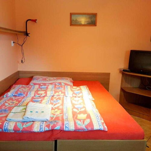 Studio Apartment for 2 Persons with Shower (extra bed available)