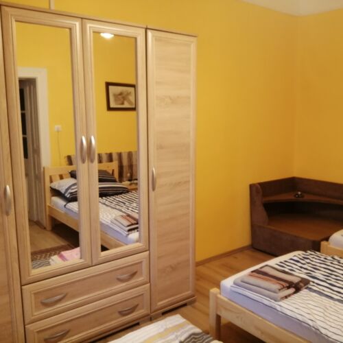 Rodinný Apartman pro 5 os. se 2 ložnicemi na přízemí