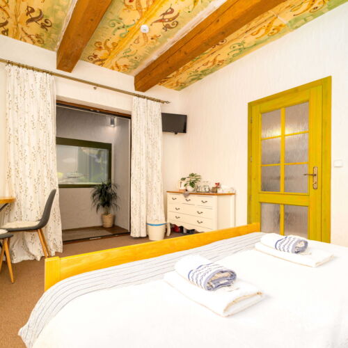 A1 Apartmán s vířivou vanou a akváriem o objemu 9 tisíc litrů