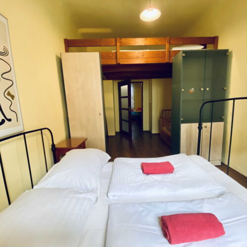 Apartament cu duș cu 2 camere pentru 4 pers. (se poate solicita pat suplimentar)