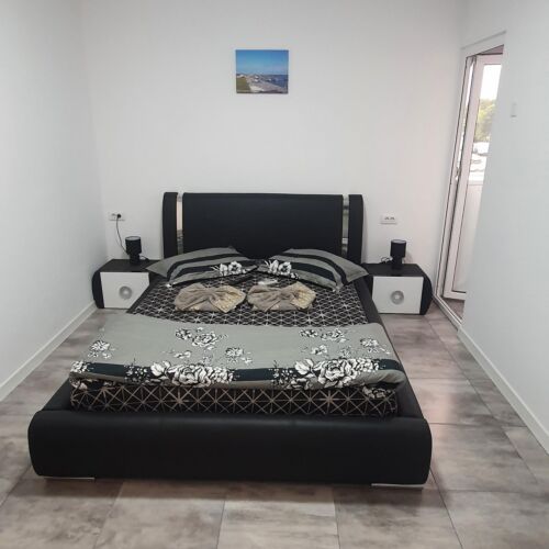 Camera dubla cu baie (se poate solicita pat suplimentar)