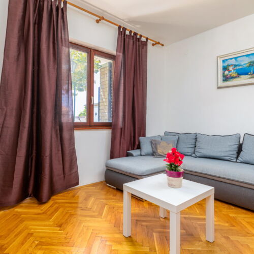 Apartament pentru 10 pers. (se inchirieaza doar integral)
