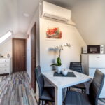 Apartament 5-osobowy na poddaszu z klimatyzacją z 2 pomieszczeniami sypialnianymi