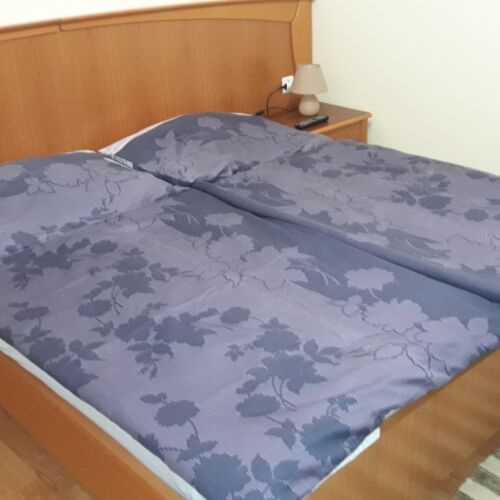 Apartament la parter cu vedere spre grădină pentru 4 pers. (se inchirieaza doar integral)