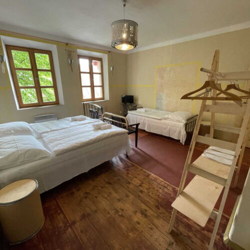 Pokoj s koupelnou tV s plochou obrazovkou pro 4 os.