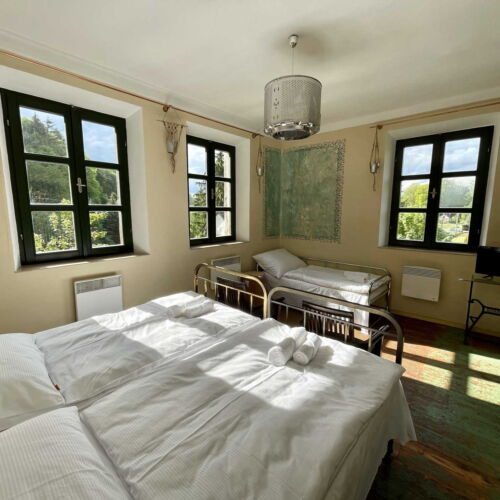 Pokoj s koupelnou tV s plochou obrazovkou pro 3 os.