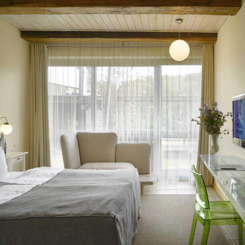 Camera twin deluxe cu duș