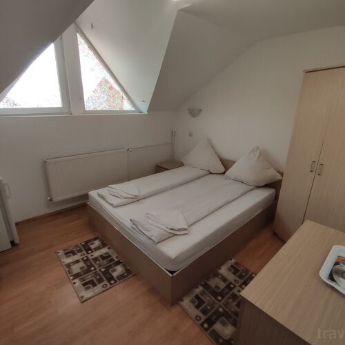 Camera dubla la etaj