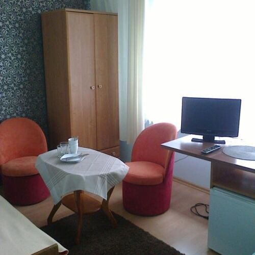 Camera twin standard cu baie (se poate solicita pat suplimentar)