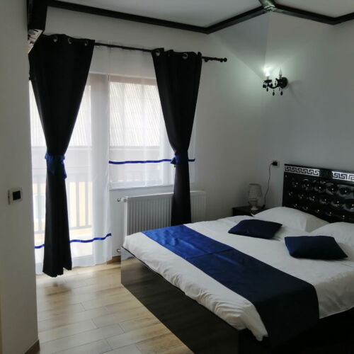 Camera dubla la etaj cu balcon