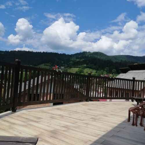 Camera dubla la etaj cu balcon