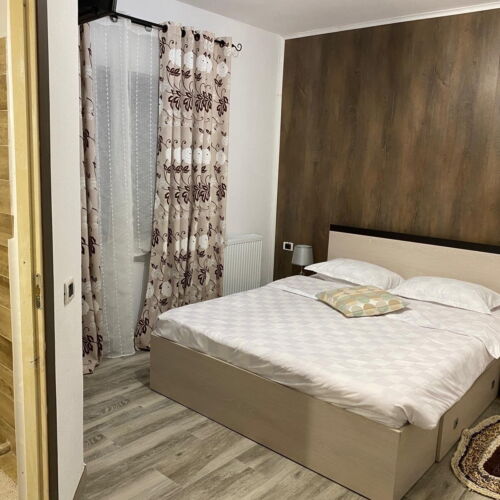 Camera dubla la parter cu balcon