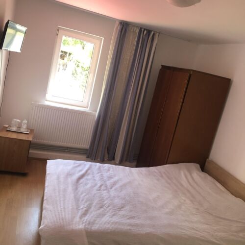 Apartament standard cu baie cu 1 camera pentru 4 pers.