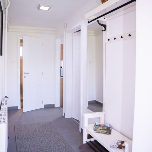 Apartament la parter cu 2 camere pentru 4 pers.